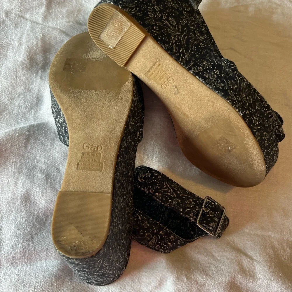 GAP Black Wedge Shoes with Strappy Design